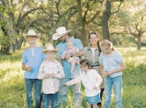 Behind The Oaks Farm 